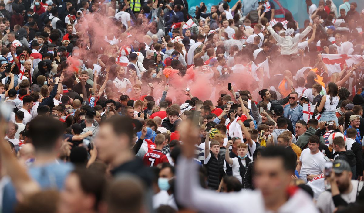 Người hâm mộ trên sân Wembley trong trận chung kết Euro ngày 11/7. Ảnh: Reuters