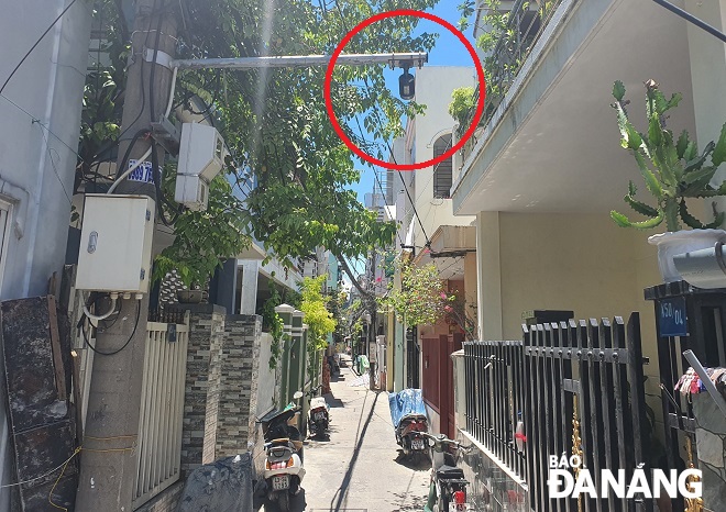 Security cameras (circled in red) are installed at K50 Trung Nu Vuong, residential group No. 29, Binh Hien Ward, Hai Chau District.