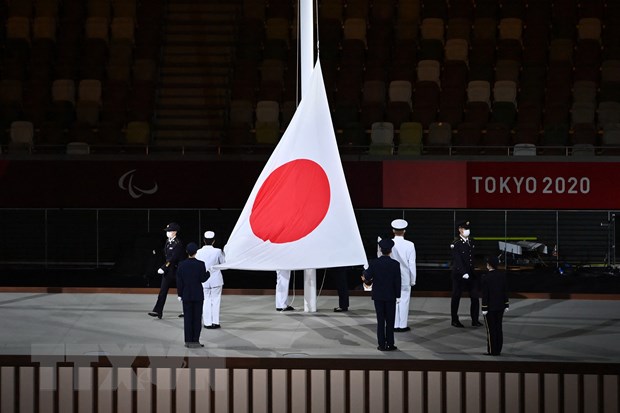 Lễ thượng cờ Nhật Bản tại lễ khai mạc Paralympic Tokyo 2020 ở thủ đô Tokyo, Nhật Bản, ngày 24/8/2021. (Ảnh: AFP/ TTXVN)