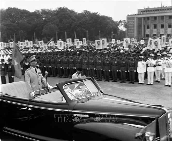 Đại tướng Võ Nguyên Giáp, Tổng Tư lệnh QĐND Việt Nam tại Lễ duyệt binh trên Quảng trường Ba Đình, Hà Nội. Ảnh: Thế Trung/TTXVN