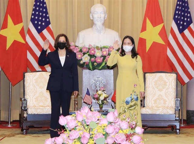 Vietnamese Vice President Võ Thị Ánh Xuân (right) hosted a welcoming reception for US counterpart Kamala Harris. — VNA/VNS Photo Trọng Đức