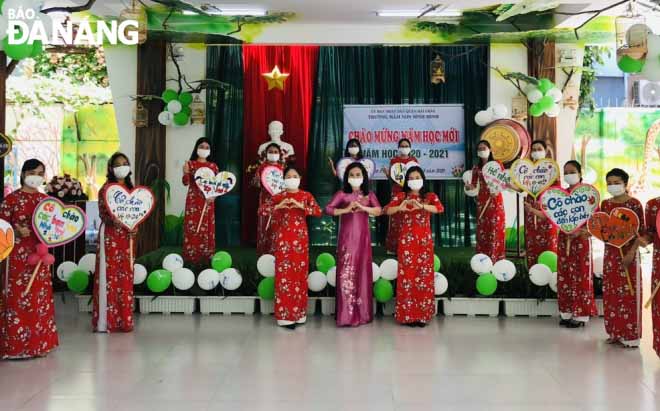 The 2020 – 2021 school year of Binh Minh Kindergarten, Hai Chau District, opened with a virtual ceremony. Photo: NGOC HA