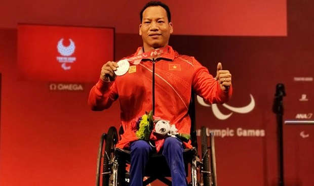 Powerlifter Le Van Cong obtained a silver medal for Vietnam on August 26 (Photo: VOV)