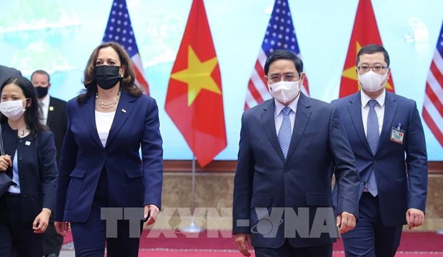 Prime Minister Pham Minh Chinh (R) and US Vice President Kamala Harris (Photo: VNA)