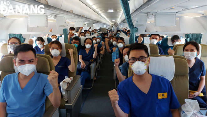 The dispatched healthcare workers are strongly determined to do their utmost within their potential and capabilities to help southern localities to put the COVID-19 outbreak under control.. Photo: DIEU QUYNH