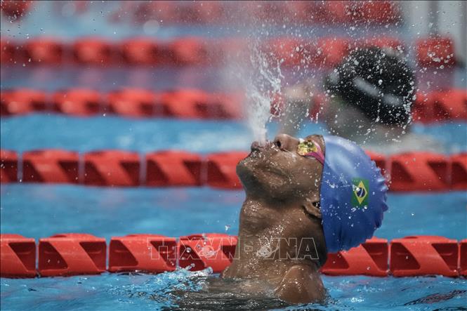 VĐV Brazil Gabriel Geraldo dos Santos Araujo đoạt HCV nội dung bơi tự do 200m nam, hạng thương tật S2, tại Paralympic Tokyo 2020, Nhật Bản, ngày 29/8/2021. Ảnh: Eurosport/ TTXVN