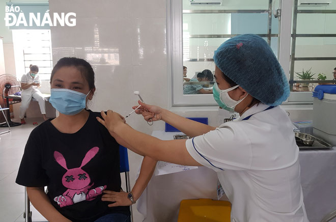 108,100 doses of AstraZeneca vaccine will be administered to Da Nang dwellers . Photo: PHAN CHUNG