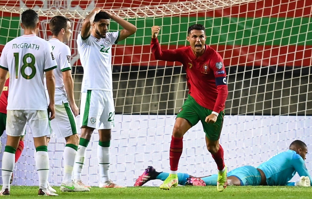 Vòng loại World Cup 2022: Ronaldo cứu Bồ Đào Nha, Pháp chia điểm
