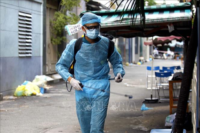 Ngày 16-9, Việt Nam ghi nhận 10.489 ca nhiễm mới SARS-CoV-2, có 5.750 ca nặng đang điều trị