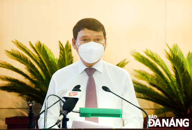 Da Nang People’s Committee Vice Chairman Ho Ky Minh addresses the third session of the Da Nang People's Council, September 1, 2021. Photo: TRONG HUY