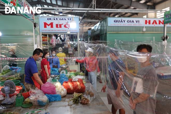 Chợ An Hải Bắc (quận Sơn Trà) hoạt động lại vào sáng 27-8. Ảnh: QUỲNH TRANG
