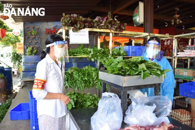 Local residents still need to make orders through the authorities of their residential areas, September 6, 2021. Photo: QUYNH TRANG