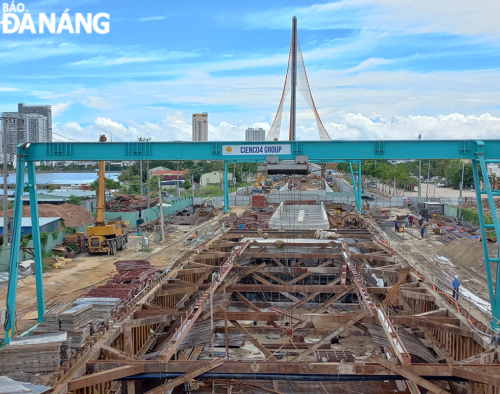 The key work items of the tunnel at the traffic infrastructure construction project at the western end of the Tran Thi Ly Bridge is progressing on course.