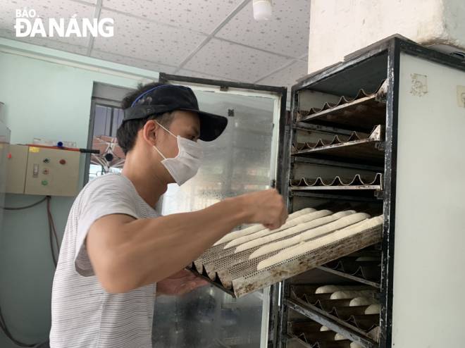 Mr Vu, the owner of a bakery in Phuoc My Ward daily makes 350 loaves of bread to serve local people