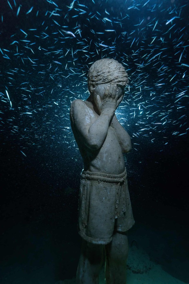 Các tác phẩm của Jason deCaires Taylor ở Công viên điêu khắc dưới nước Ayia Napa. Ảnh: CNN