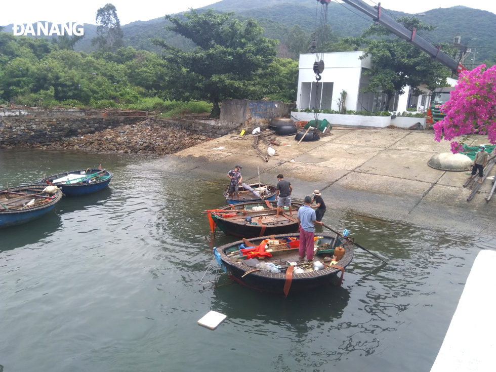 Large group of basket boats are gathered at one place boats to ready to be pulled ashore.