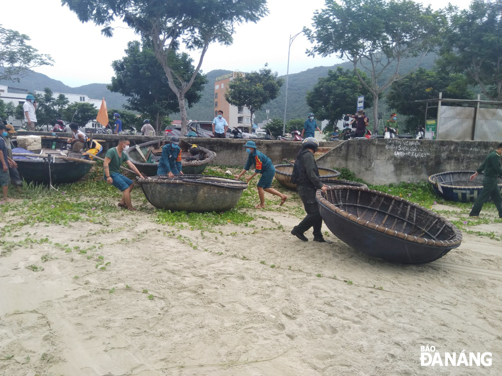 Basket boats are being pulled ashore.