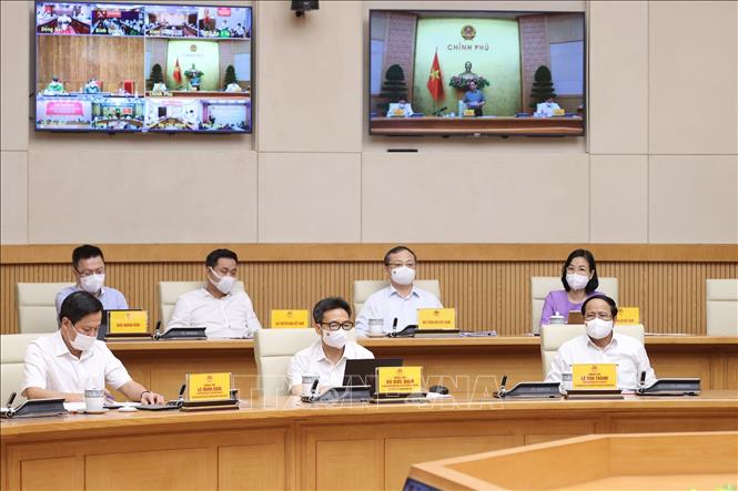 Các Phó Thủ tướng (trước) và thành viên Ban Chỉ đạo tham dự cuộc họp tại điểm cầu Chính phủ. Ảnh: Dương Giang/TTXVN