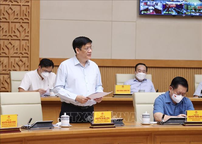 Bộ trưởng Bộ Y tế Nguyễn Thanh Long báo cáo tình hình dịch COVID-19. Ảnh: Dương Giang/TTXVN