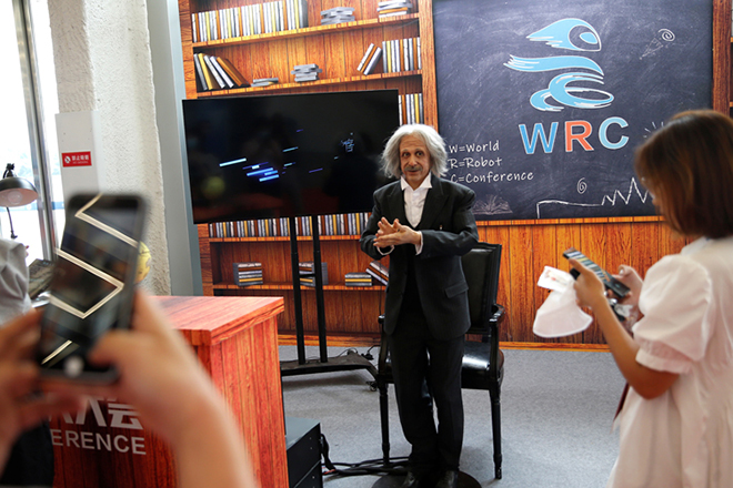 Robot mô phỏng nhà khoa học Albert Einstein. Ảnh: CGTN