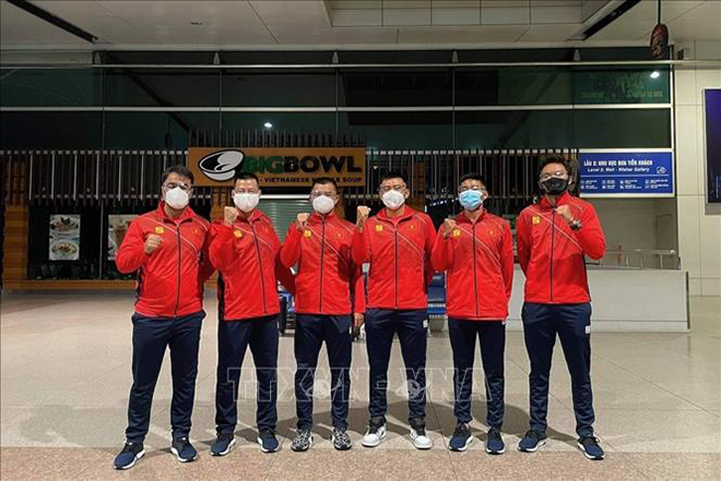 Các thành viên đội tuyển quần vợt Việt Nam lên đường tham dự Davis Cup năm 2021. Ảnh: TTXVN phát