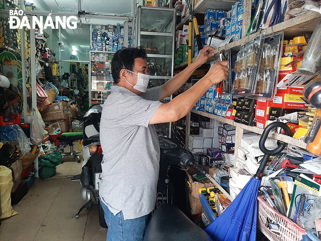 The Tuan Thuong shop trading in mechanical supplies and offering motorbike repair at 108 Ngo Gia Tu, Hai Chau District offers the free-of-charge home delivery of products. Photo: KHANH HOA