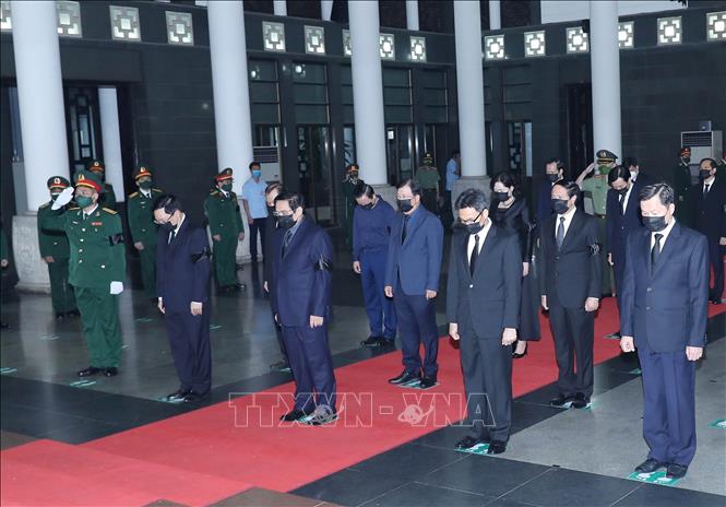  Đoàn Chính phủ do Thủ tướng Phạm Minh Chính dẫn đầu viếng Đại tướng Phùng Quang Thanh. 