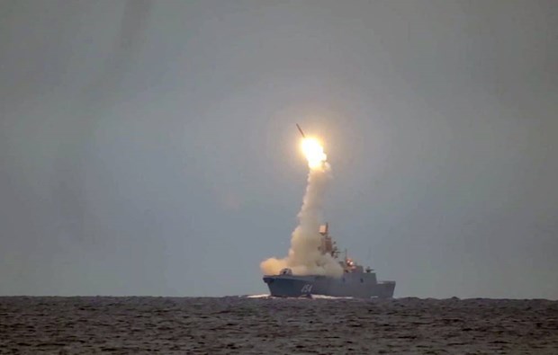 Hạm đội phương Bắc của Nga thực hiện bắn tên lửa vào mục tiêu giả định. (Nguồn: militaryleak.com)