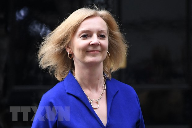 Tân Ngoại trưởng Anh Liz Truss rời khỏi văn phòng Thủ tướng ở số 10 phố Downing, London, ngày 15-9-2021. (Ảnh: AFP/TTXVN)