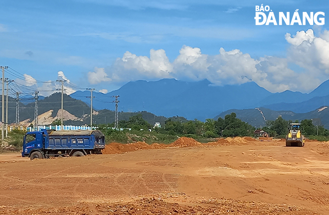  The building of a section of the Western Ring Road No. 2 through Hoa Khanh Industrial Park is underway. Photo: TRIEU TUNG