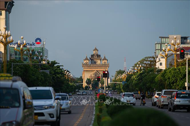 Một đường phố ở thủ đô Viêng Chăn, Lào, ngày 12-9-2021, trước khi áp đặt lệnh giới nghiêm ban đêm để phòng chống dịch Covid-19. Ảnh: THX/TTXVN