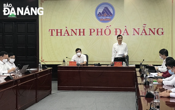 Da Nang Peoples Committee Chairman Le Trung Chinh addressing the online meeting. Photo: M.QUE