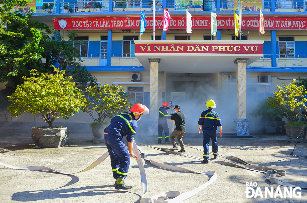  Firefighters rushed to the scene for fire extinguishment missions.