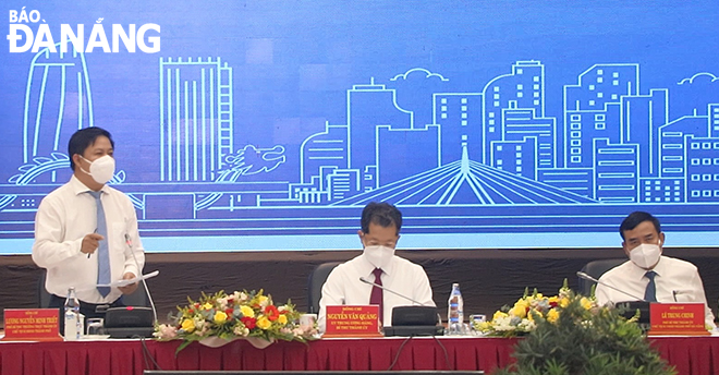 Phó Bí thư Thường trực Thành ủy, Chủ tịch HĐND thành phố Lương Nguyễn Minh Triết phát biểu tại hội nghị trong sáng 24-9.