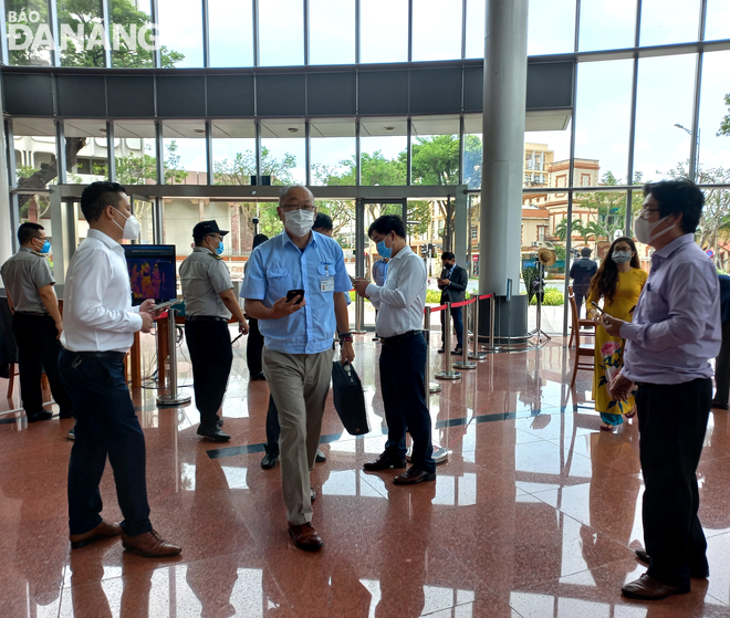Representatives of Da Nang-based busineses participate in the 