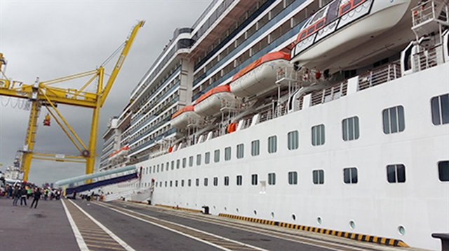 A cruise liner docks at Tiên Sa Port in Đà Nẵng. Tourism expects to resume in the city in the fourth quarter of 2021. VNS Photo Công Thành 