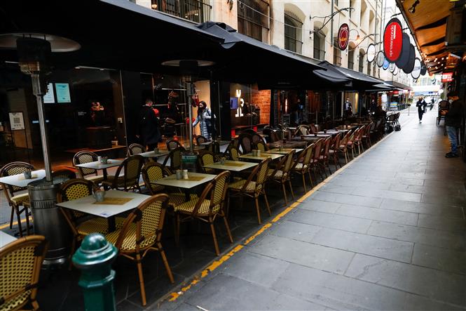 Một nhà hàng với không gian mở tại thành phố Melbourne, bang Victoria, Australia ngày 28/7/2021. Ảnh: AFP/TTXVN