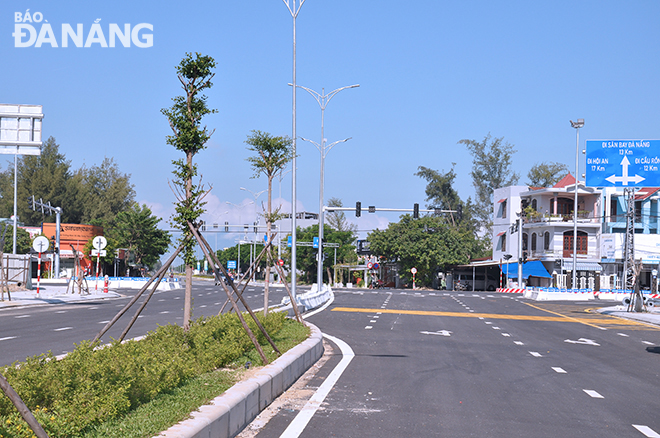 A view from the intersection of the Vo Chi Cong - Tran Dai Nghia streets and a bridge approach. Photo: THANH LAN