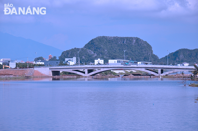 Striking view of the new bridge seen from the Bai Dai Bridge. Photo: THANH LAN