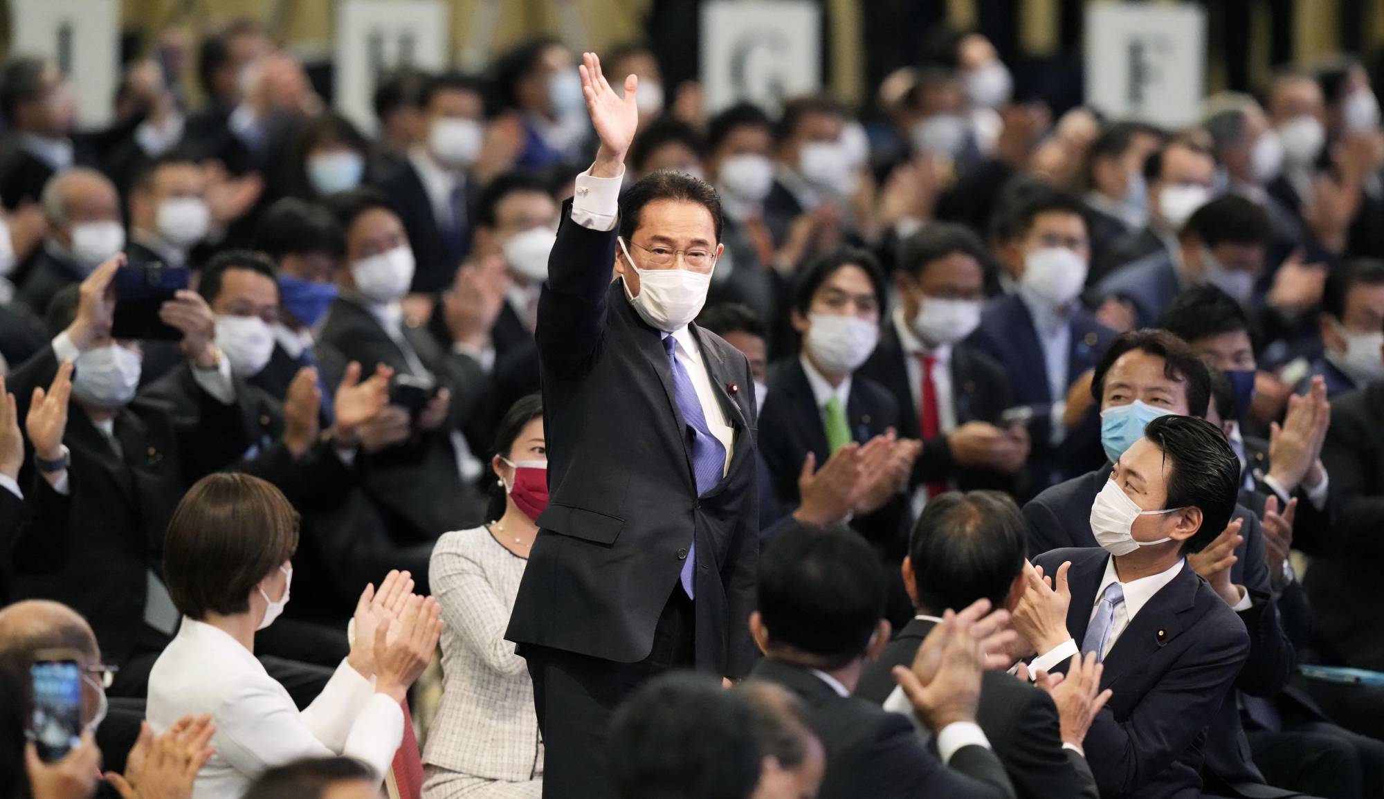 Ông Fumio Kishida đắc cử Chủ tịch Đảng Dân chủ Tự do Nhật Bản.  Ảnh: Getty Images	