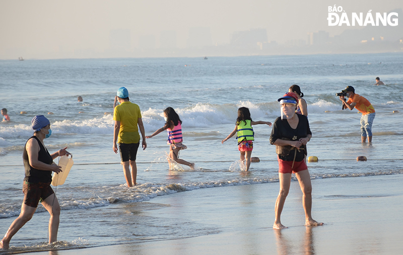 All swimmers wear face masks and anti-droplet face shields even whilst swimming Photo: THU HA