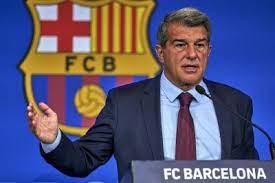 Barcelona được đề nghị nhận mua lại khoản nợ 1,2 tỷ bảng