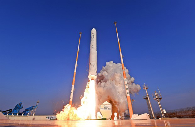 Hàn Quốc tham gia chinh phục không gian với tên lửa tự sản xuất