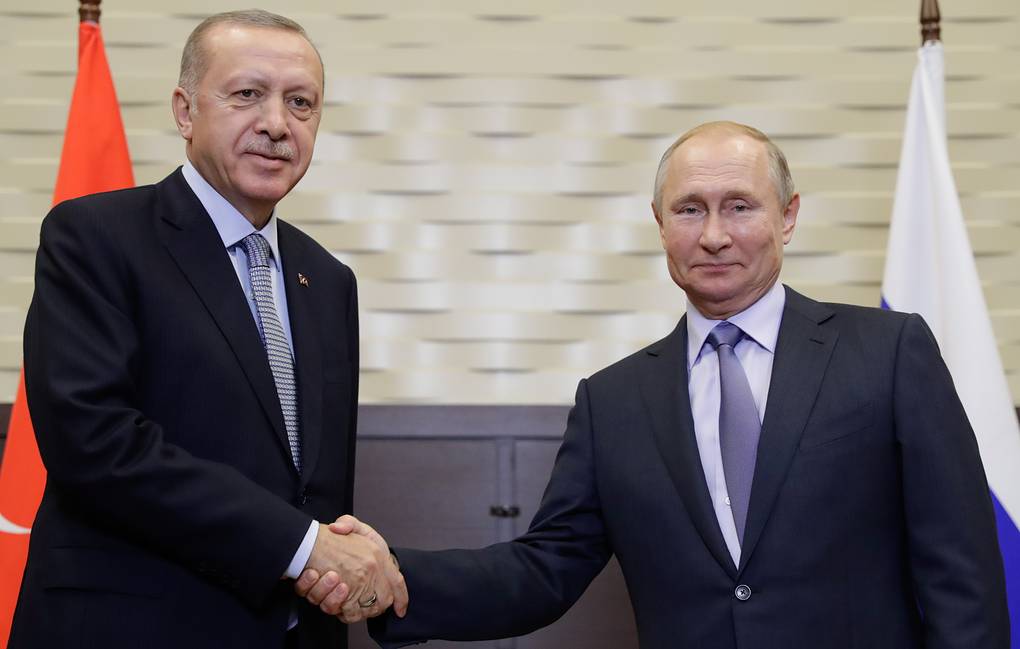 Tổng thống Thổ Nhĩ Kỳ Recep Tayyip Erdogan (trái) gặp gỡ Tổng thống Nga Vladimir Putin ở Sochi. Ảnh: Reuters