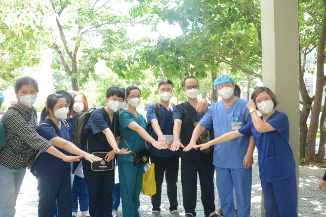 All members of the deployed medical team already received 2 doses of COVID-19 vaccines and tested negative for the virus before arriving in HCMC. Photo: PHAN CHUNG  