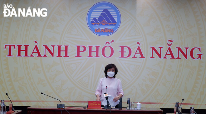 Phó Chủ tịch UBND thành phố Ngô Thị Kim Yến chủ trì cuộc họp Ban Chỉ đạo phòng, chống dịch Covid-19 chiều 2-10. Ảnh: PHAN CHUNG