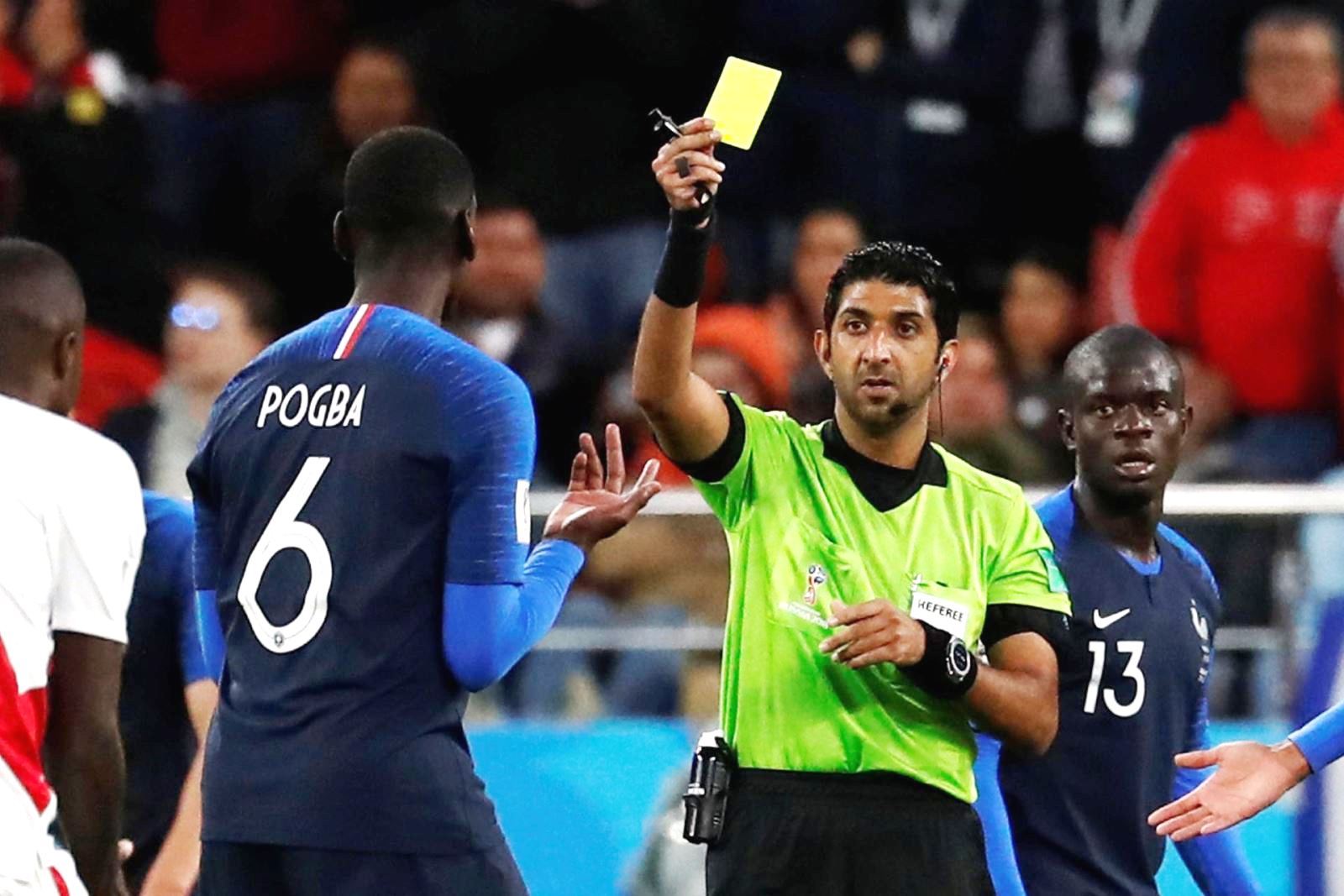 Trọng tài Mohamed Abdullah Hassan rút thẻ cảnh cáo Pogba trong một trận đấu của đội tuyển Pháp. Ảnh: The National.