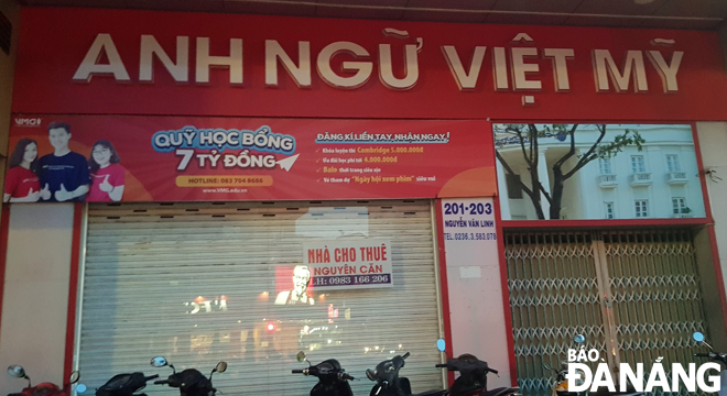 Trung tâm Anh Ngữ Việt Mỹ VMG - Đà Nẵng (đường Nguyễn Văn Linh) tạm dừng hoạt động. Ảnh: NGỌC HÀ	