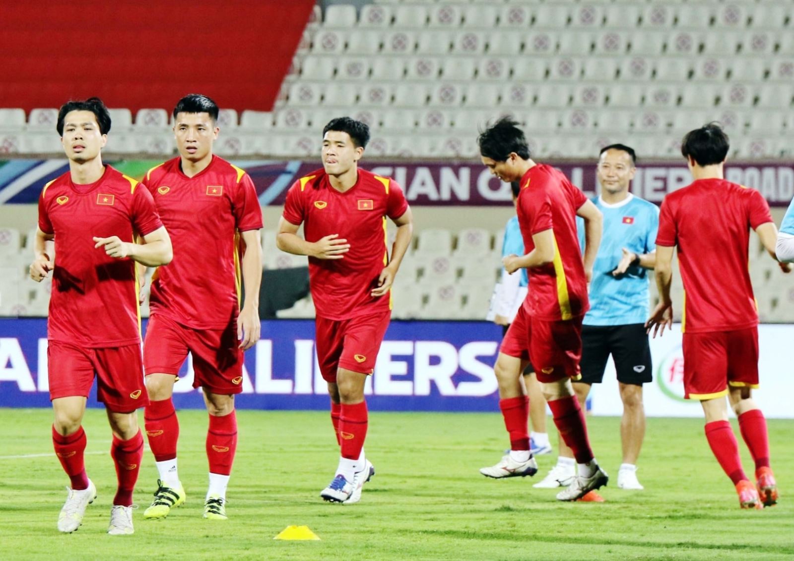 Các cầu thủ tuyển Việt Nam đang sung sức, chỉ chờ đến giờ thi đấu với tuyển Trung Quốc. Ảnh: VFF