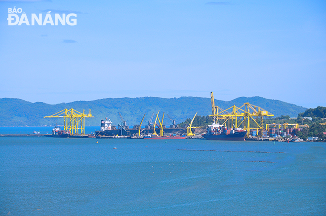 Cụm cảng Đà Nẵng được xác định sẽ là động lực kinh tế, thu hút đầu tư phát triển vùng (trong ảnh: Một góc cảng Tiên  Sa, Đà Nẵng). Ảnh: THÀNH LÂN